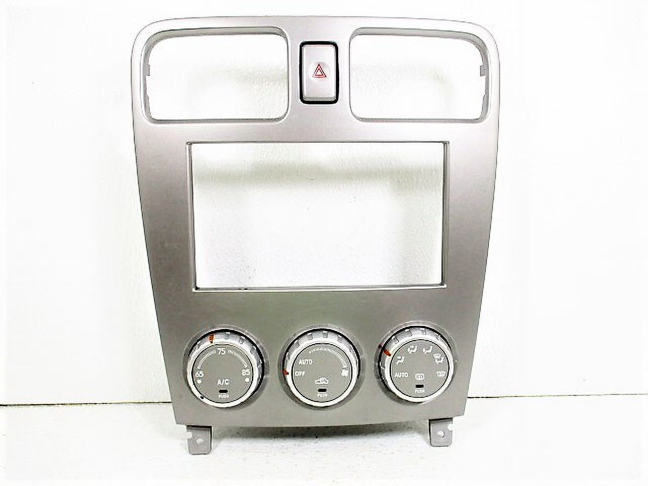 2007 2008 Subaru Forester Auto Temperature AC Control with Bezel Panel W8212