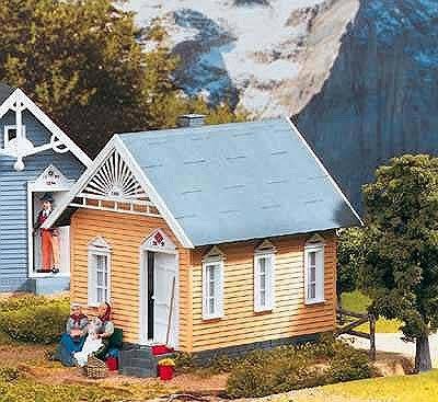 Lewis Gingerbread House Model Train Building G8069