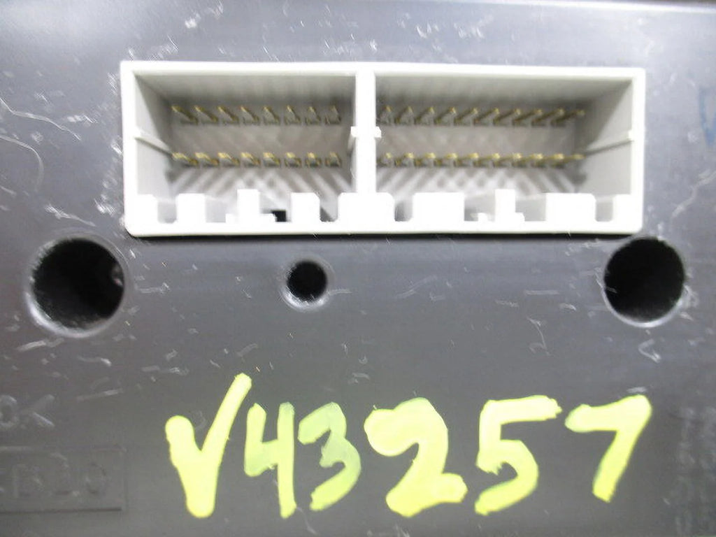 2007 2008 Subaru Forester Auto Temperature AC Control with Bezel Panel W8212